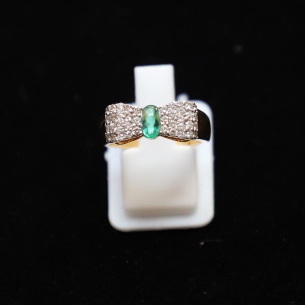 Diamond Studded Gold Ring with Emerald - Image 5