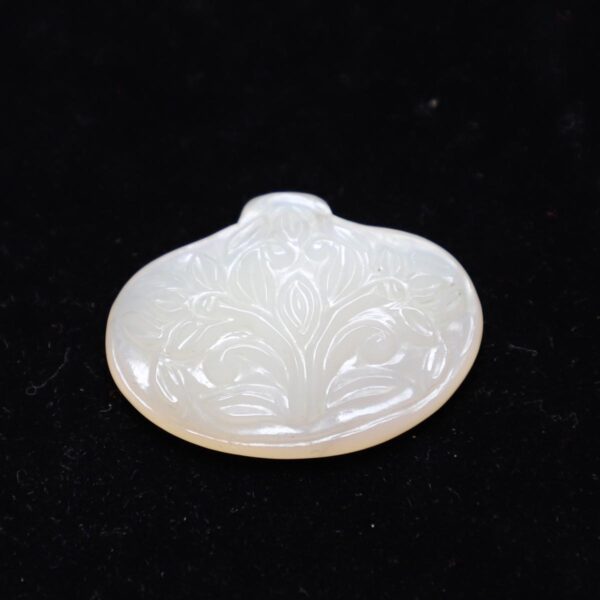 Agate Mughal Carving  Pendent